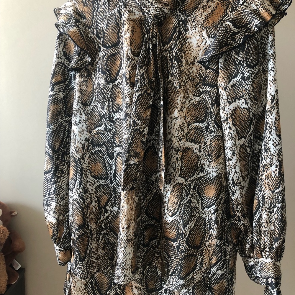 🤎💛Brand New Zara Blouse in Snakeskin Patterns🤎 - Picture 2 of 16